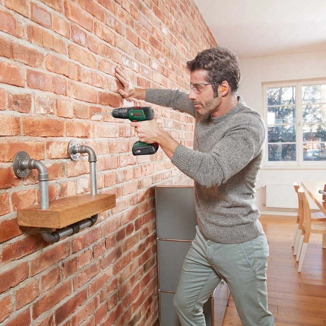 Bosch Green UniversalImpact 18v Cordless Combi Drill Inc 2x 2.0Ah Batts 06039D4172