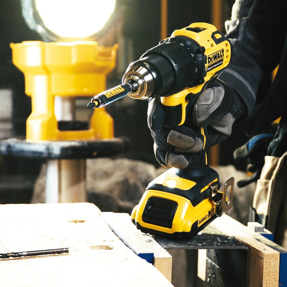 DeWalt DCK2062P2T-GB Brushless 18v XR Combi Drill  Impact Driver Twin Kit Inc 2x 5.0Ah Batts