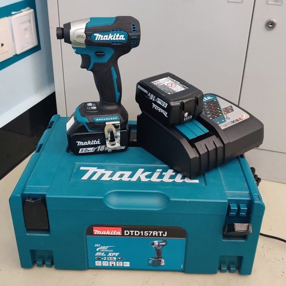 Makita DTD157RTJ 18v LXT Cordless Brushless Impact Driver Inc 2x 5.0Ah Batts